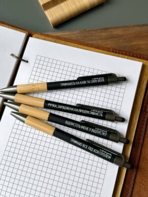 Чорна металева ручка без або з пакуванням